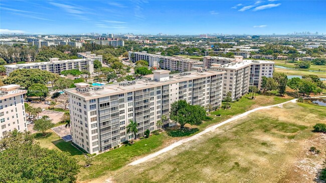 Building Photo - 2671 S Course Dr
