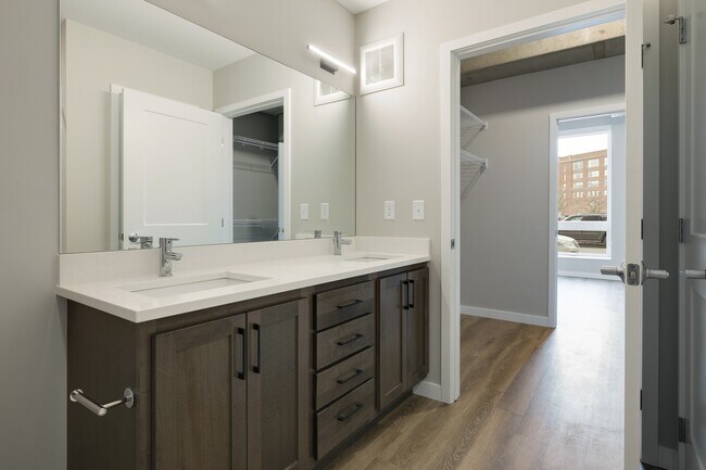 Baño principal - Balsam on Broadway