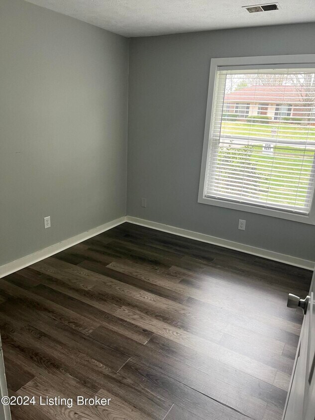 Foto del edificio - 8807 Wooded Glen Rd