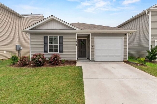 Wonderful Four Bedroom Home. Minutes Away from Ft. Jackson! - Wonderful Four Bedroom Home. Minutes Away from Ft. Jackson!