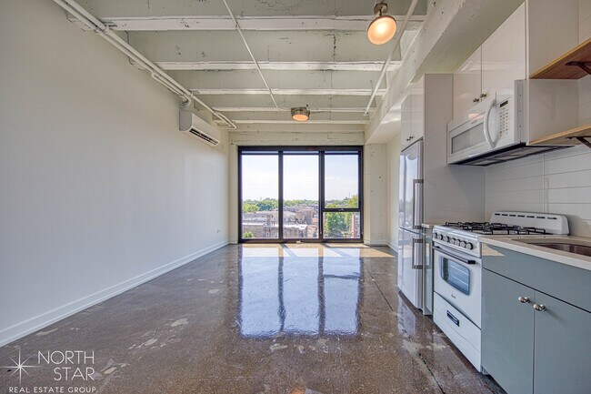 Building Photo - 5060 N Broadway St
