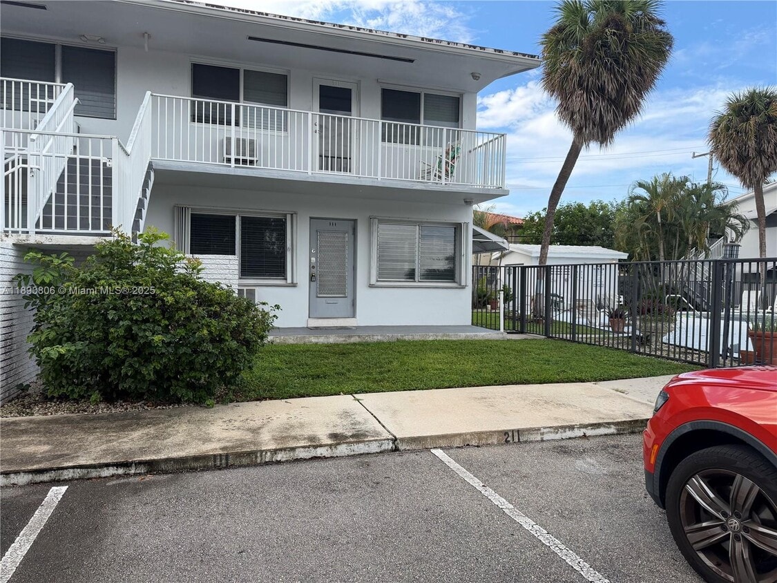 Foto principal - 2020 NE 51st Ct