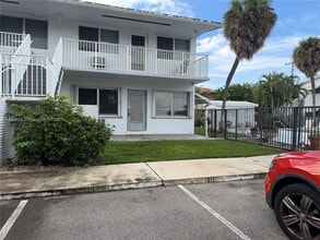 Building Photo - 2020 NE 51st Ct