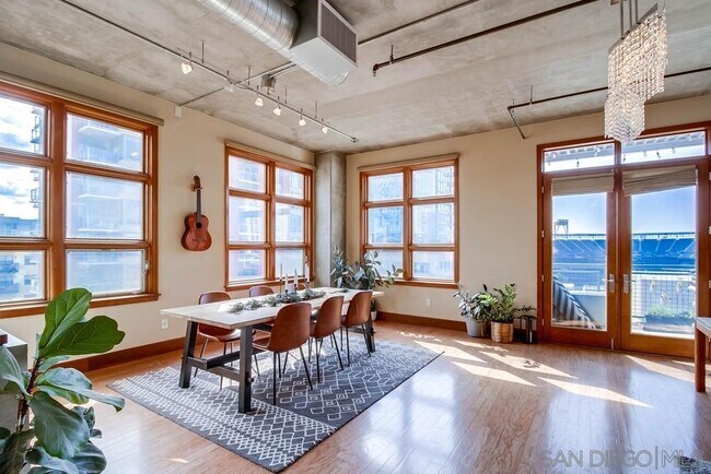 Building Photo - 877 Island Ave
