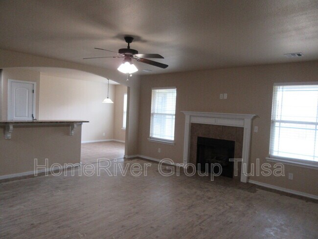 Foto del edificio - 11104 N 146th E Ave