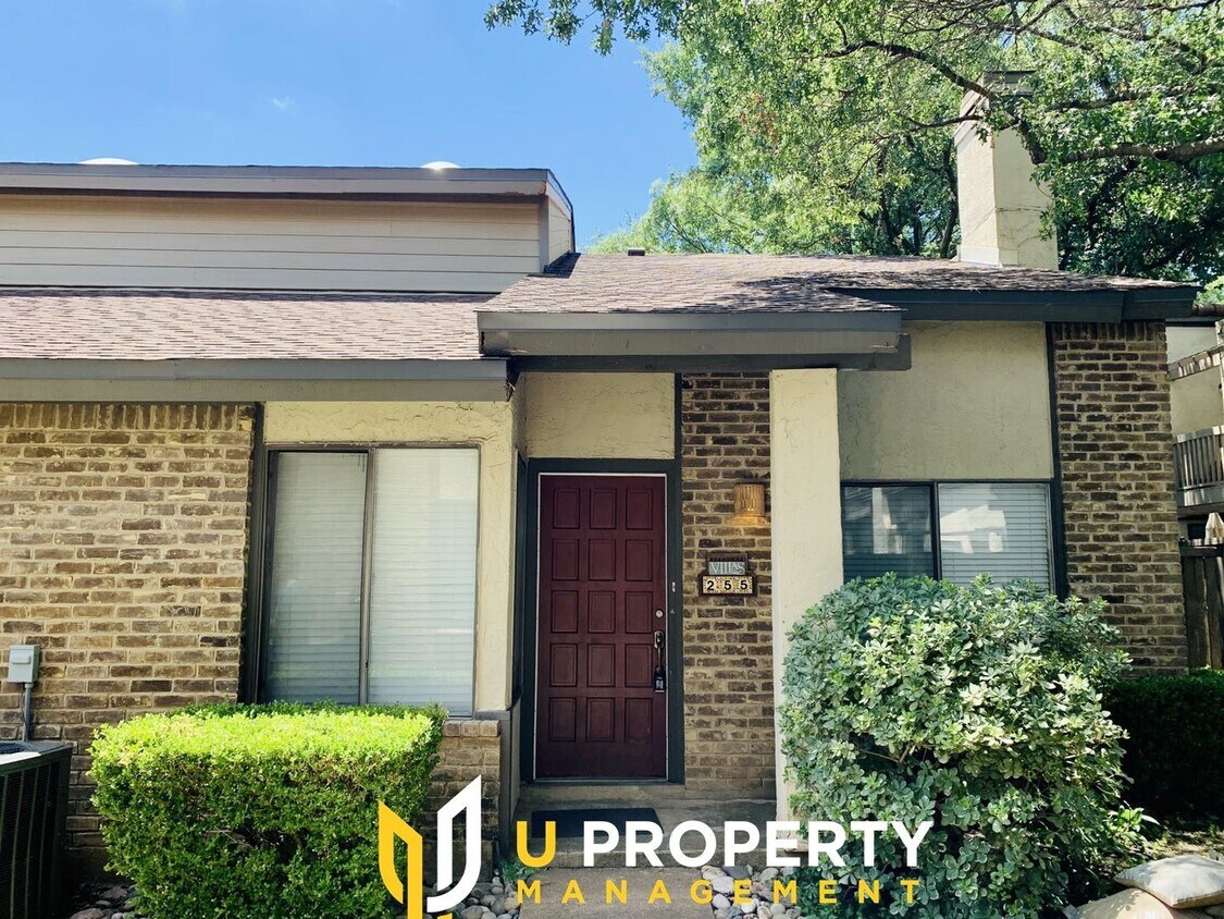 Primary Photo - Spacious 2-Bed/2-Bath with High Ceilings, ...