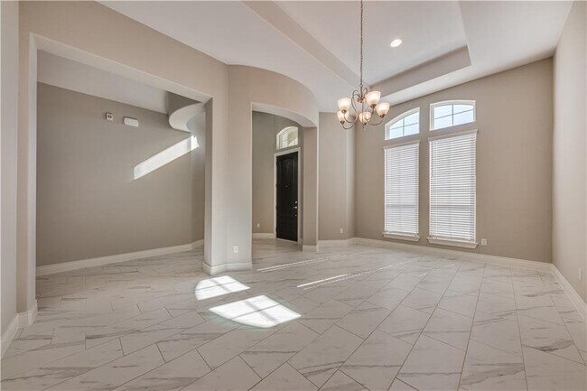 Building Photo - 705 Campino Dr