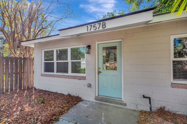 Foto del edificio - 1757 Skinner Ave
