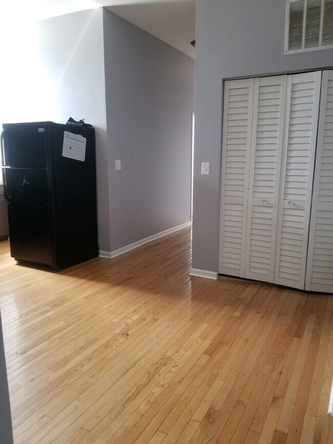 Foto del edificio - 2337 W Lake St