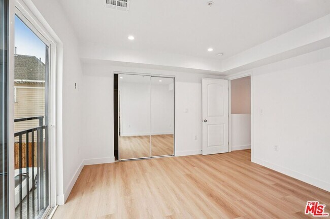 Foto del edificio - 312 N Coronado St