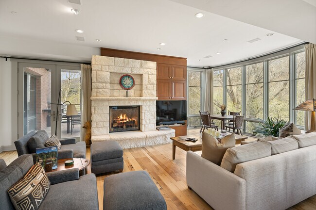 Foto del edificio - 101 N Spring St