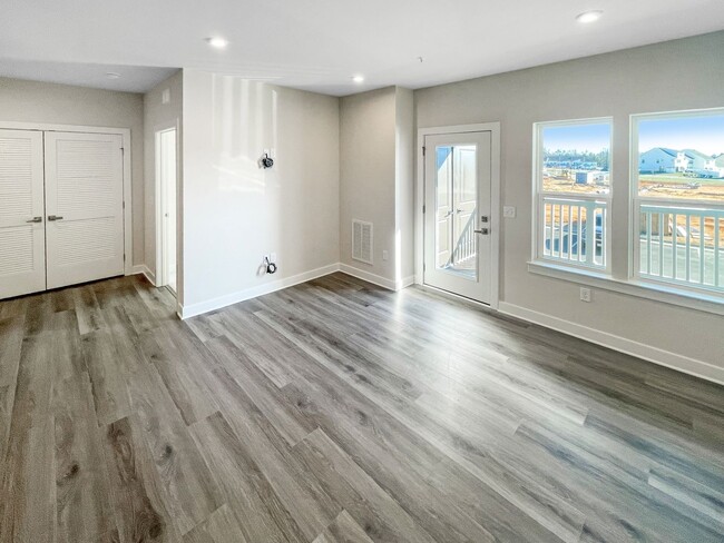 Foto del edificio - $200 OFF FIRST MONTH'S RENT! Luxury 2 Bedr...