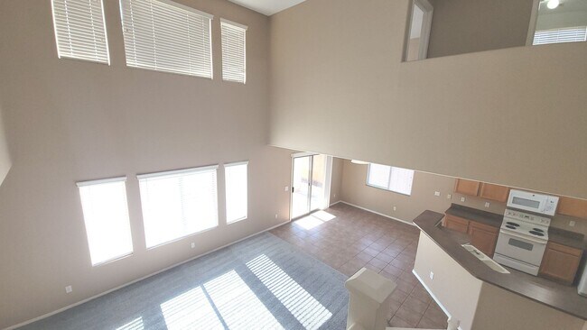 Foto del edificio - 5 Bedroom Home