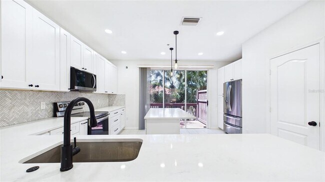 Building Photo - 3175 Bayshore Oaks Dr