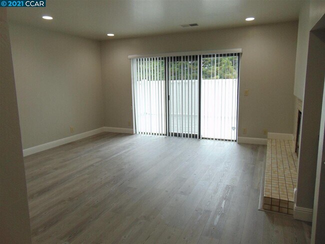 Building Photo - 3730 Northridge Dr