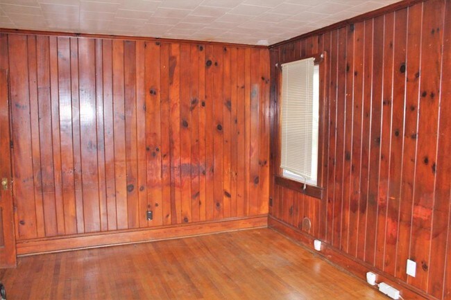Building Photo - 810 Brentwood Ter