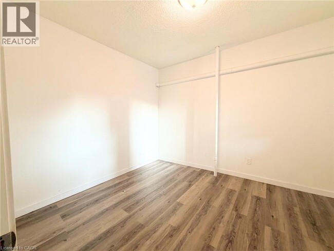 Photo du bâtiment - 117 Park St S