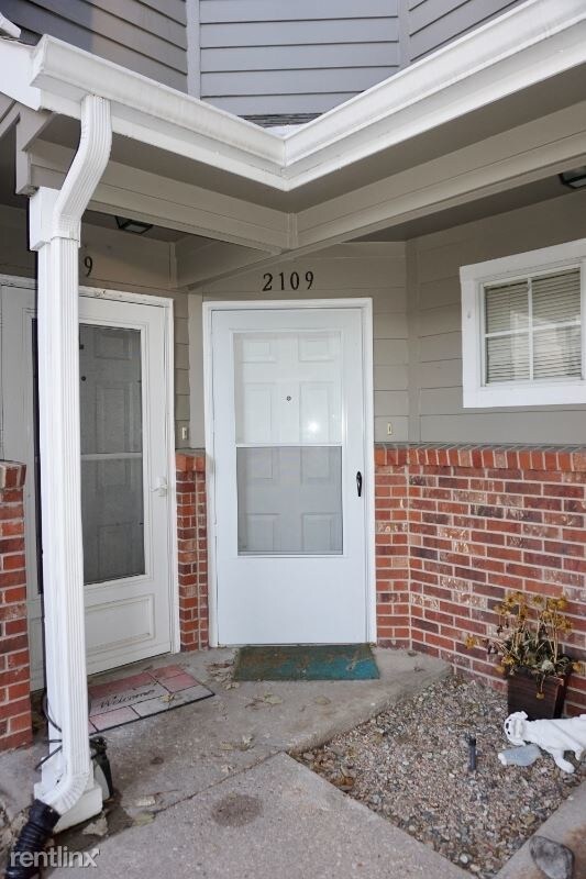 Building Photo - 2 br, 2 bath Townhome - 2109 Troy Ct