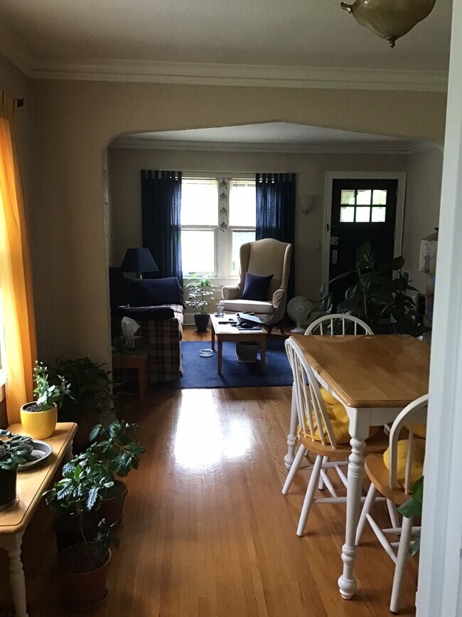 Foto del edificio - 5223 Bloomington Ave