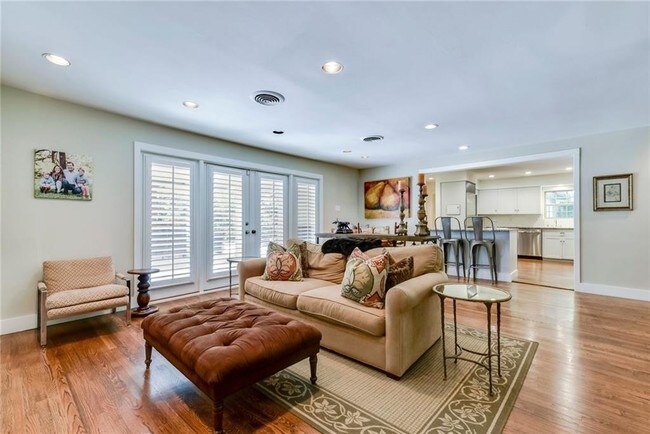 Foto del edificio - 3411 Foothill Terrace