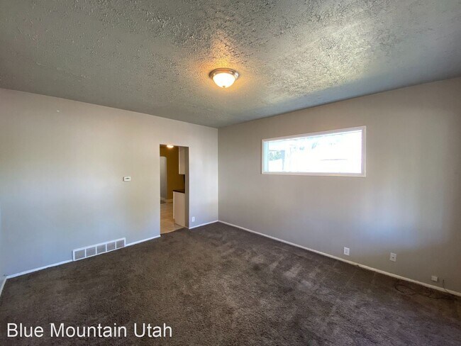 Building Photo - 3 br, 1 bath House - 340 E Vine St