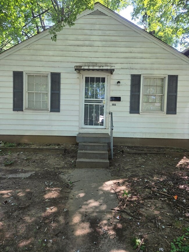 Building Photo - 2BR/1BA House recently renovated