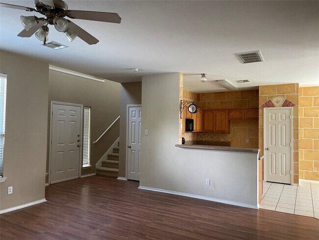 Building Photo - 1709 Cambridge Dr