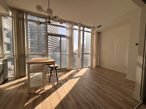 Building Photo - 169 Fort York Blvd