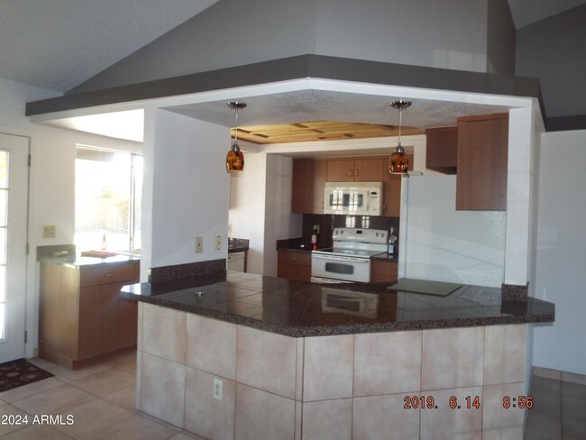 Foto del edificio - 5648 W Villa Theresa Dr