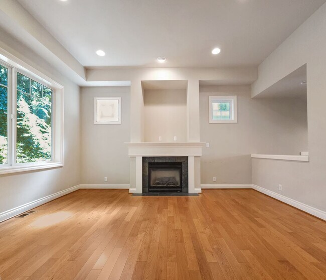 Building Photo - Stunning 3BR Home in Secluded Redmond Neig...