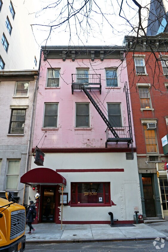 Building Photo - 13 E 12th St