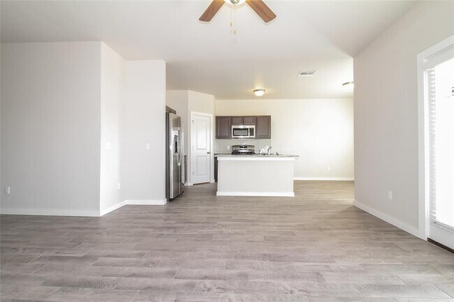Foto del edificio - 1121 Lakeview Dr