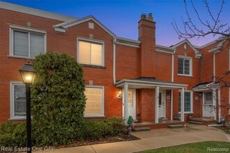 Building Photo - 699 St Clair Ave