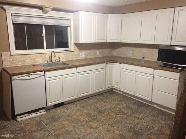 Building Photo - 3 br, 1 bath House - 22320 Evergreen St