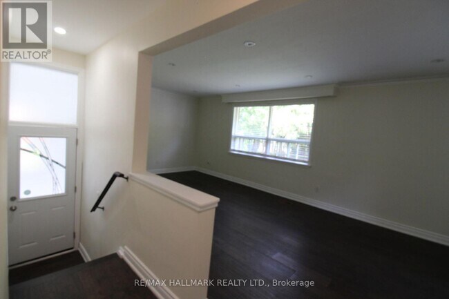 Building Photo - 389 Allgood St
