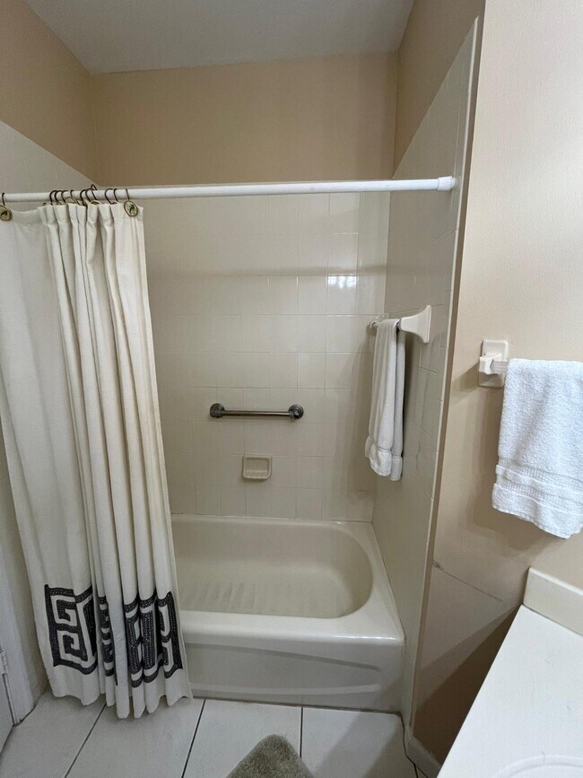 Foto del edificio - 8306 Mulligan Cir