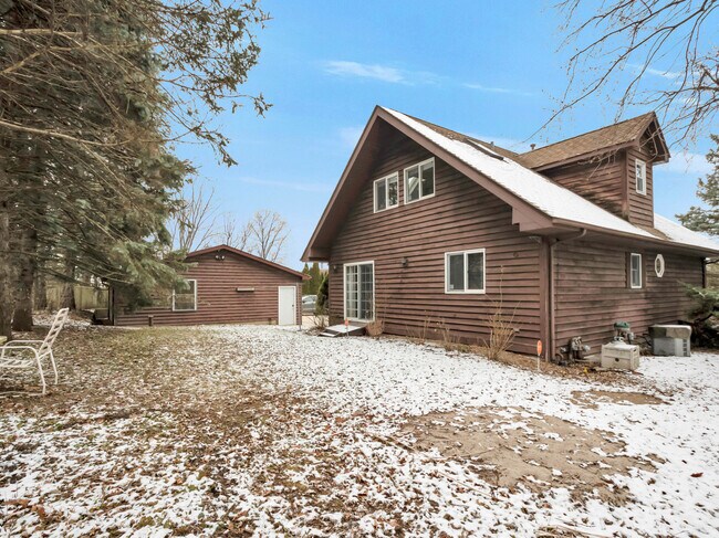 Building Photo - 2790 N Cedar Rd