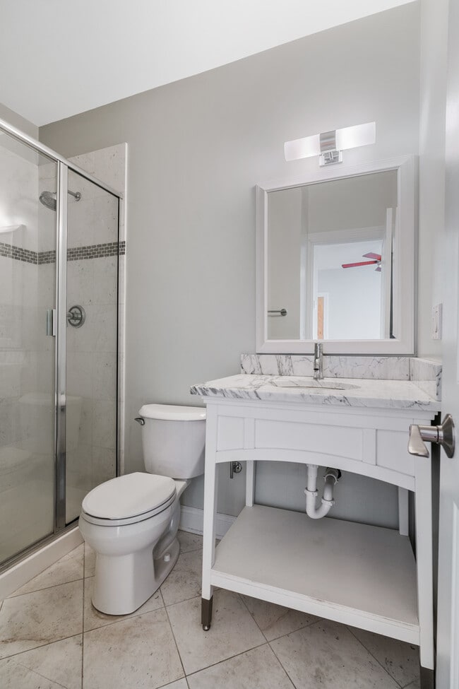 Foto del edificio - 2142 W Addison St