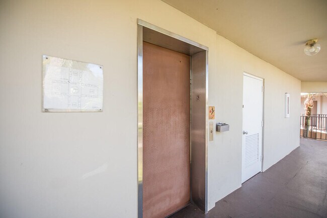 Building Photo - 5220 Las Verdes Cir