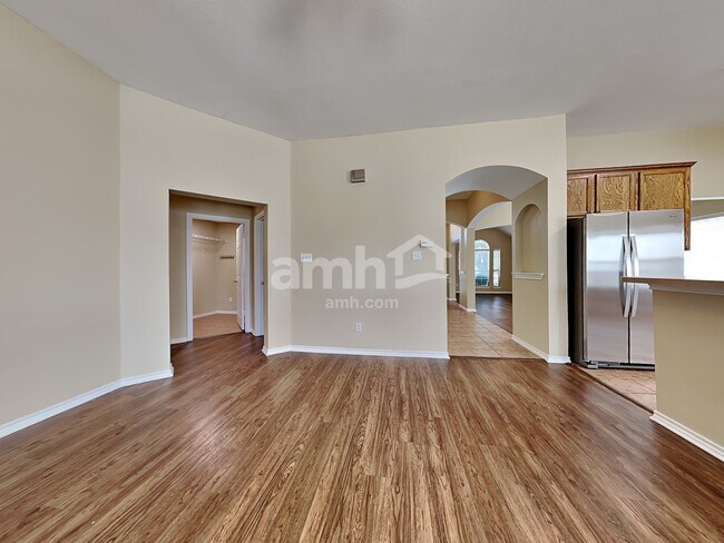 Building Photo - 5700 Creekway Dr