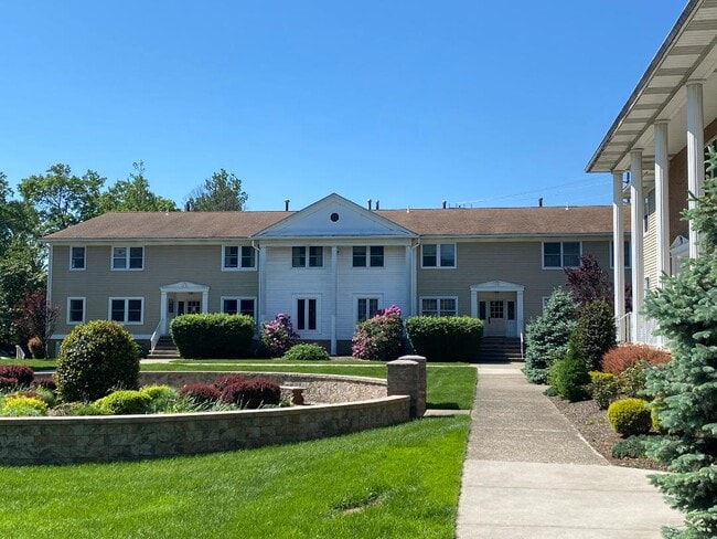 Building Photo - 105 Newark Pompton Tpke