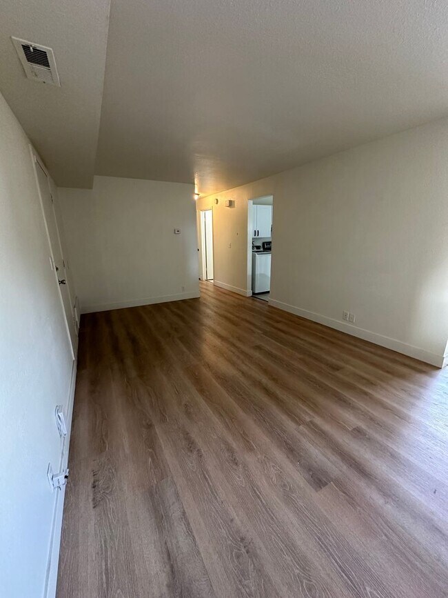 Building Photo - GET $500 OFF IF YOU MOVE IN BY FEB 20TH!!!