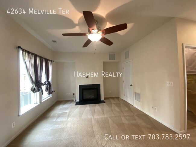 Building Photo - STUNNING 3 LEVEL TOWNHOUSE WITH SS APPLIAN...