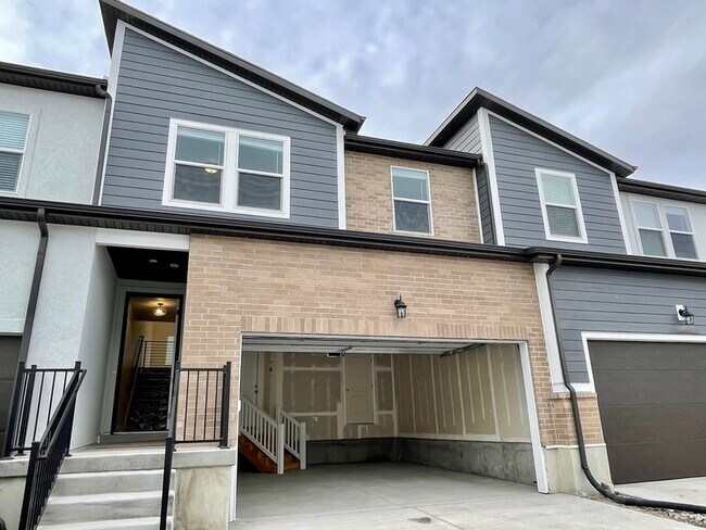 Building Photo - 3740 3740 W