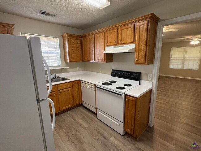 Building Photo - 105 Alice Dr