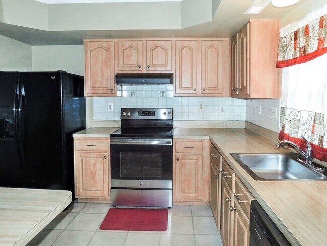 Building Photo - Charming 2-Story Townhome with 3 Bedrooms/...