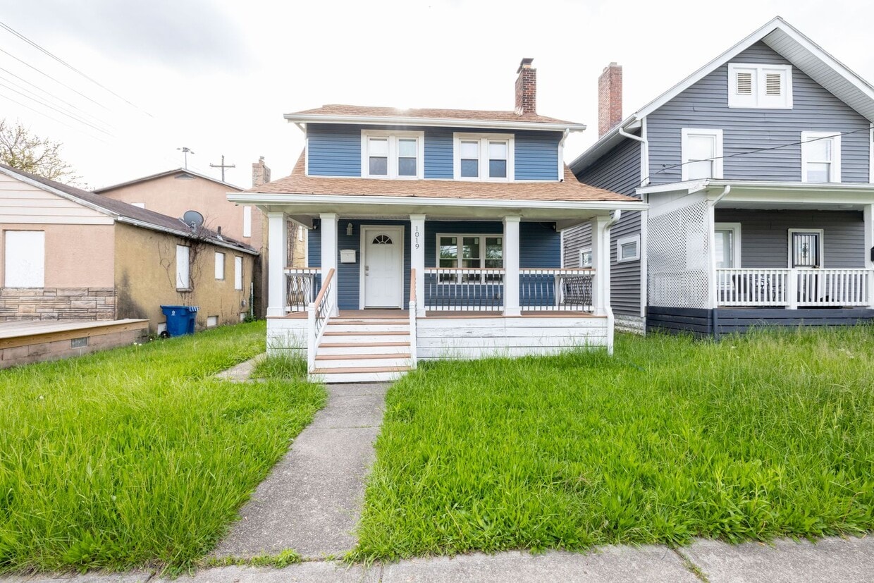 Primary Photo - Beautifully Renovated 2-Bedroom Single Fam...