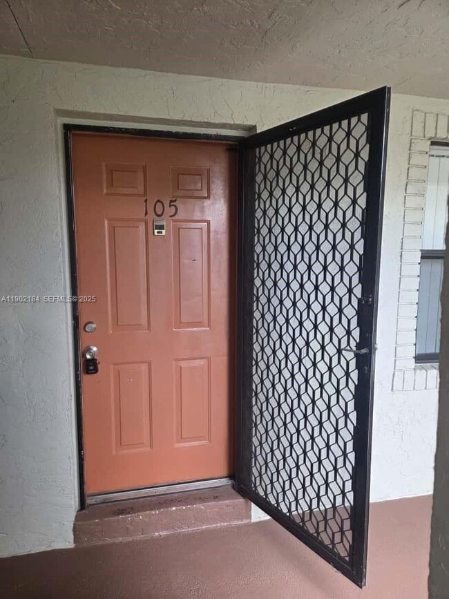 Foto del edificio - 7406 Woodmont Terrace