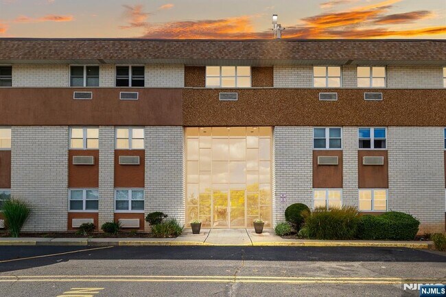 Foto del edificio - 1111 River Rd