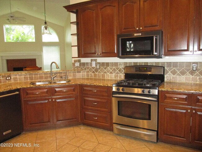 Foto del edificio - 3726 Reedpond Dr N